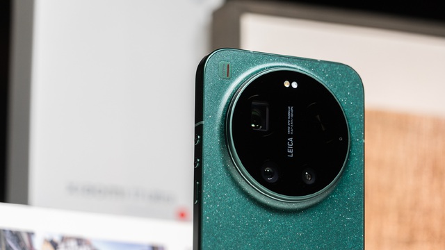 Ảnh thực tế điện thoại si&ecirc;u zoom, si&ecirc;u camera gi&aacute; 26 triệu đồng của Xiaomi vừa ra mắt: C&oacute; một chi tiết mang từ iPhone 4 sang, liệu bạn c&oacute; để &yacute;? - Ảnh 3.