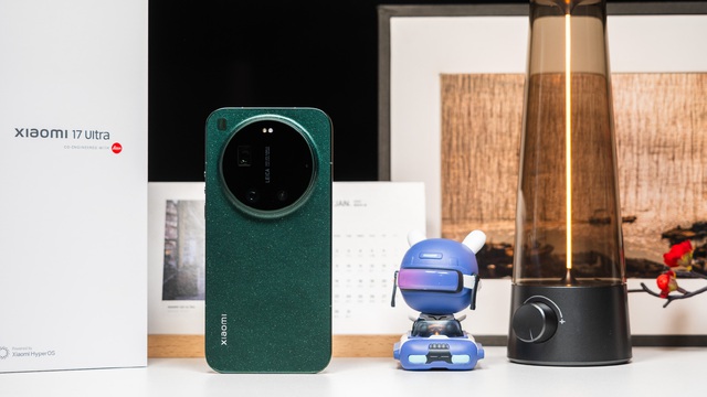 Ảnh thực tế điện thoại si&ecirc;u zoom, si&ecirc;u camera gi&aacute; 26 triệu đồng của Xiaomi vừa ra mắt: C&oacute; một chi tiết mang từ iPhone 4 sang, liệu bạn c&oacute; để &yacute;? - Ảnh 2.