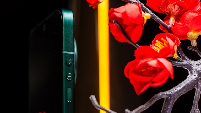 Ảnh thực tế điện thoại si&ecirc;u zoom, si&ecirc;u camera gi&aacute; 26 triệu đồng của Xiaomi vừa ra mắt: C&oacute; một chi tiết mang từ iPhone 4 sang, liệu bạn c&oacute; để &yacute;? - Ảnh 5.