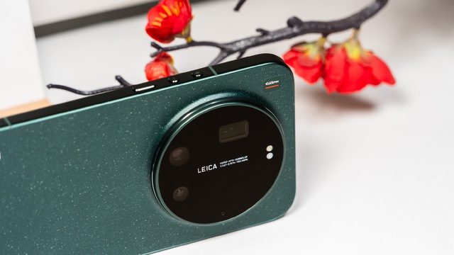 Ảnh thực tế điện thoại si&ecirc;u zoom, si&ecirc;u camera gi&aacute; 26 triệu đồng của Xiaomi vừa ra mắt: C&oacute; một chi tiết mang từ iPhone 4 sang, liệu bạn c&oacute; để &yacute;? - Ảnh 7.