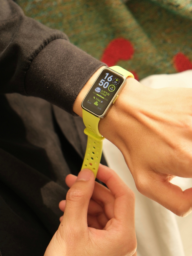 SMARTBAND OF THE YEAR 2025: Chỉ 2 t&ecirc;n tuổi n&agrave;y cạnh tranh, nhiều band đời cũ nhưng vẫn cực đ&aacute;ng mua - Ảnh 5.