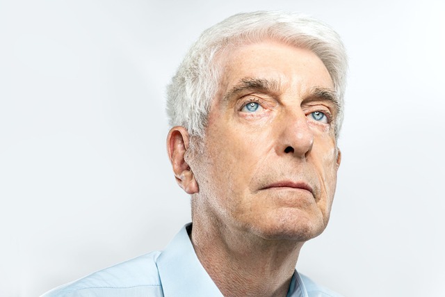 Nhân loại đã bí mật "đối thoại" với người ngoài hành tinh suốt 20 năm? Tiết lộ chấn động từ chuyên gia UFO hàng đầu - Ảnh 3.