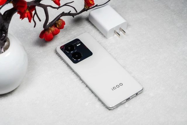 Loạt smartphone cho các bạn học sinh, sinh viên "lên đời" sau Tết: Giá rẻ chỉ 3 triệu đồng, chip Snapdragon, pin khủng, top 1 không thể bỏ qua- Ảnh 1.