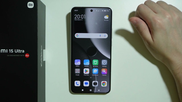 Điện thoại Xiaomi mới màn hình sáng nhất thế giới, hơn cả thông số hãng quảng cáo- Ảnh 1.