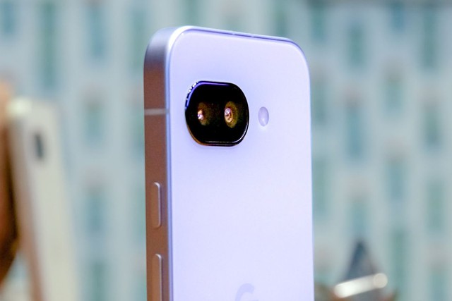 So sánh iPhone 16e và Pixel 9a: Chọn điện thoại tầm trung nào hợp lý và hợp ví?- Ảnh 7.