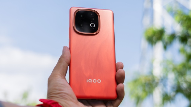 Đây là "đối thủ" của REDMI Turbo 4 Pro: Cùng dùng chip Snapdragon 8s Gen 4, có pin 7.000mAh, giá đều 7,1 triệu đồng nhưng hóa ra có một lý do cực kỳ đáng mua!- Ảnh 1. Đây là "đối thủ" của REDMI Turbo 4 Pro: Cùng dùng chip Snapdragon 8s Gen 4, có pin 7.000mAh, giá đều 7,1 triệu đồng nhưng hóa ra có một lý do cực kỳ đáng mua!- Ảnh 1.
