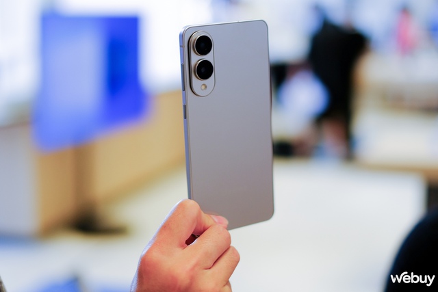Đừng lầm tưởng: Galaxy S25 Edge không phải điện thoại thanh mỏng nhất, danh hiệu này thuộc về một chiếc smartphone Trung Quốc ra mắt cách đây… 11 năm- Ảnh 1. Đừng lầm tưởng: Galaxy S25 Edge không phải điện thoại thanh mỏng nhất, danh hiệu này thuộc về một chiếc smartphone Trung Quốc ra mắt cách đây… 11 năm- Ảnh 1.