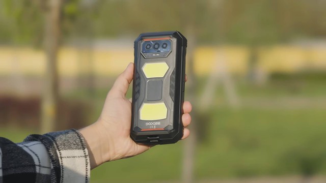 Điện thoại pin khủng 22.000mAh ra mắt: Dùng cả tuần, camera hồng ngoại soi đêm, rơi vỡ không hỏng, đèn pin siêu sáng, nặng hơn nửa kg- Ảnh 4. Điện thoại pin khủng 22.000mAh ra mắt: Dùng cả tuần, camera hồng ngoại soi đêm, rơi vỡ không hỏng, đèn pin siêu sáng, nặng hơn nửa kg- Ảnh 4.
