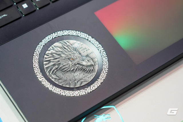 MSI làm laptop giá đắt hơn xe SH, gắn rồng, phát sáng RGB, cấu hình cân mọi game- Ảnh 3. MSI làm laptop giá đắt hơn xe SH, gắn rồng, phát sáng RGB, cấu hình cân mọi game- Ảnh 3.