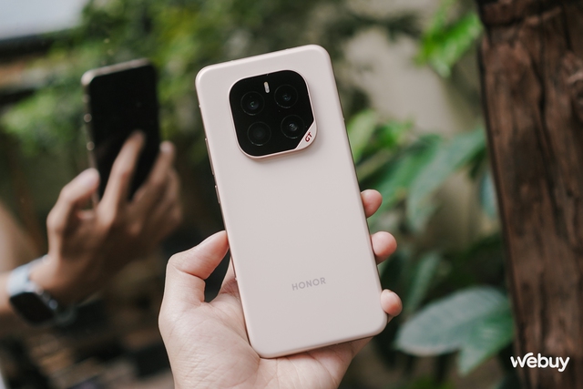 Điện thoại Trung Quốc giờ quá bá: Hết Xiaomi với điện thoại pin 9.000mAh, Honor chuẩn bị "chơi lớn" ra mắt smartphone pin 10.000mAh - Ảnh 1.