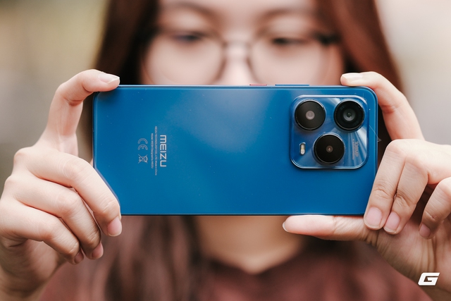 Trên tay điện thoại giá rẻ nhưng dùng "ngon" của Meizu: Mặt lưng kính, màn hình đẹp, giao diện mượt- Ảnh 2. Trên tay điện thoại giá rẻ nhưng dùng "ngon" của Meizu: Mặt lưng kính, màn hình đẹp, giao diện mượt- Ảnh 2.