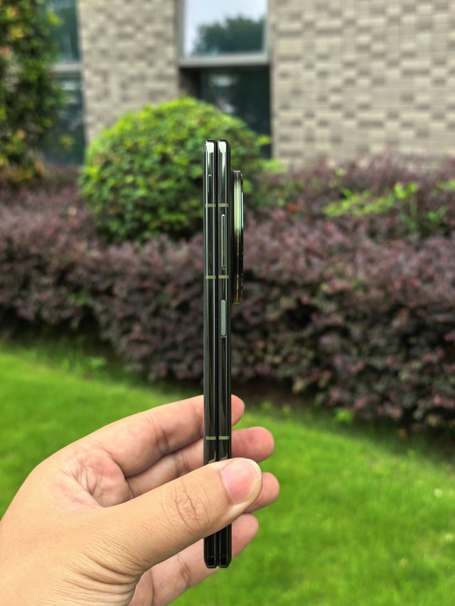 Cận cảnh vivo X Fold5 trước giờ G: Cổng USB-C dày hơn cả thân máy- Ảnh 4. Cận cảnh vivo X Fold5 trước giờ G: Cổng USB-C dày hơn cả thân máy- Ảnh 4.