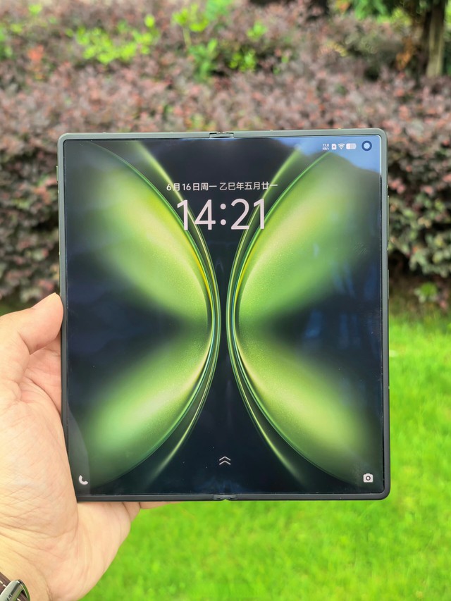 Cận cảnh vivo X Fold5 trước giờ G: Cổng USB-C dày hơn cả thân máy- Ảnh 3. Cận cảnh vivo X Fold5 trước giờ G: Cổng USB-C dày hơn cả thân máy- Ảnh 3.
