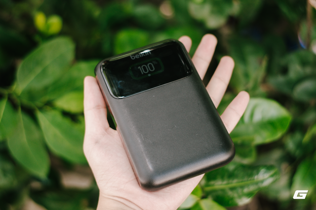 Balo tôi nhẹ đi hơn 1kg nhờ chiếc pin dự phòng Belkin này- Ảnh 2. Balo tôi nhẹ đi hơn 1kg nhờ chiếc pin dự phòng Belkin này- Ảnh 2.