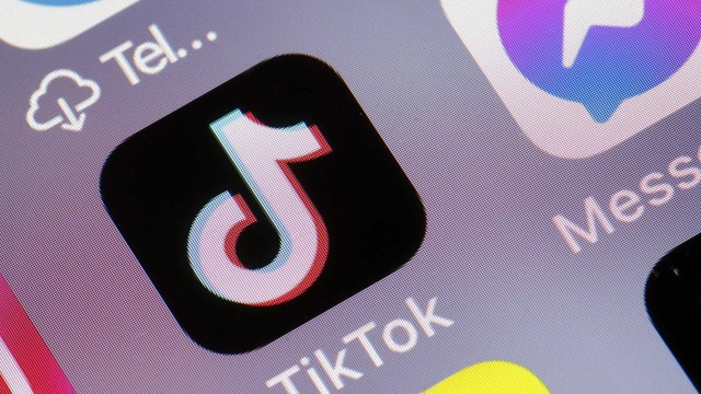 TikTok tại Mỹ tràn ngập video phân biệt chủng tộc tạo bằng Google Veo 3- Ảnh 1. TikTok tại Mỹ tràn ngập video phân biệt chủng tộc tạo bằng Google Veo 3- Ảnh 1.