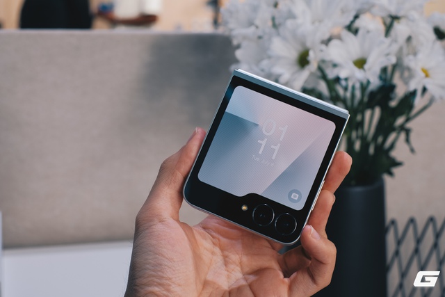 Đây là giá bán chính hãng Galaxy Z Fold7, Flip7 và Flip7 FE tại Việt Nam: Chỉ từ 22,99 triệu, dự đoán sẽ cháy hàng!- Ảnh 8. Đây là giá bán chính hãng Galaxy Z Fold7, Flip7 và Flip7 FE tại Việt Nam: Chỉ từ 22,99 triệu, dự đoán sẽ cháy hàng!- Ảnh 8.