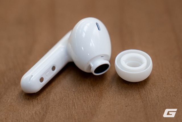Tai nghe Ugreen EchoBuds Magic: Màn hình cảm ứng trên hộp sạc, chống ồn ngon, pin tốt, nhiều tính năng giá sale khoảng 700.000đ- Ảnh 3. Tai nghe Ugreen EchoBuds Magic: Màn hình cảm ứng trên hộp sạc, chống ồn ngon, pin tốt, nhiều tính năng giá sale khoảng 700.000đ- Ảnh 3.