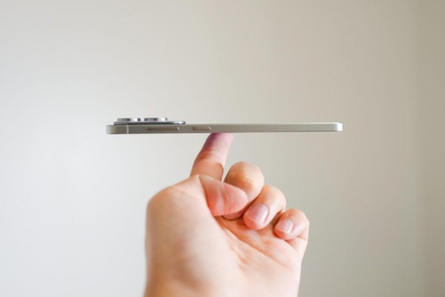 Galaxy S26 Edge sẽ khắc phục điểm yếu lớn nhất của dòng điện thoại siêu mỏng- Ảnh 1.