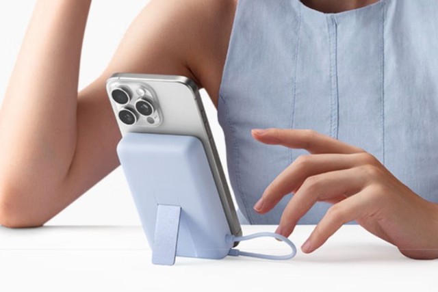 Xiaomi ra mắt sạc dự phòng kiêm chân đế kèm dây USB-C tích hợp: Giá chỉ hơn 600k, sạc được cả iPhone và Android- Ảnh 1. Xiaomi ra mắt sạc dự phòng kiêm chân đế kèm dây USB-C tích hợp: Giá chỉ hơn 600k, sạc được cả iPhone và Android- Ảnh 1.