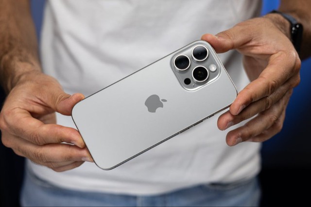 iPhone 17 Pro nâng cấp bộ nhớ lớn, giá cũng "nhích" theo: Apple có làm người dùng hài lòng?- Ảnh 1.