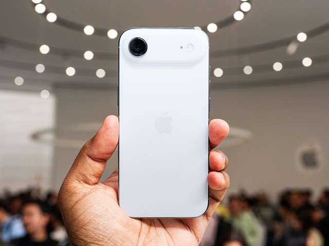 iPhone 17 và những "lần đầu tiên" trong lịch sử: từ màn hình 120 Hz đến iPhone mỏng nhất- Ảnh 13. iPhone 17 và những "lần đầu tiên" trong lịch sử: từ màn hình 120 Hz đến iPhone mỏng nhất- Ảnh 13.