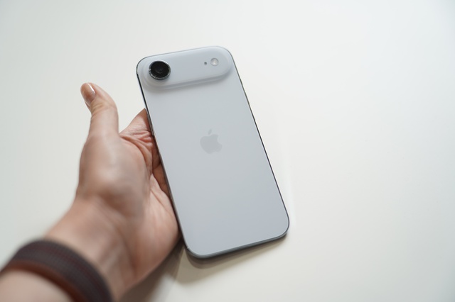Hé lộ chi phí sửa iPhone Air: Thay màn hơn 8,6 triệu đồng, hỏng nặng sửa gần bằng giá máy- Ảnh 1. Hé lộ chi phí sửa iPhone Air: Thay màn hơn 8,6 triệu đồng, hỏng nặng sửa gần bằng giá máy- Ảnh 1.