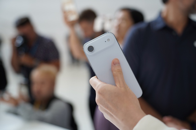 Ai sẽ mua iPhone Air khi người Việt vẫn tranh nhau Pro Max giá gần 40 triệu đồng- Ảnh 4. Ai sẽ mua iPhone Air khi người Việt vẫn tranh nhau Pro Max giá gần 40 triệu đồng- Ảnh 4.