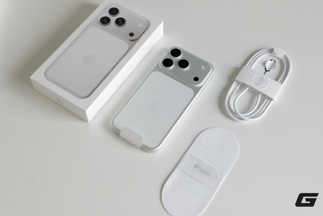 Mở hộp iPhone 17 Pro và iPhone 17 Pro Max chính hãng: Màu cam nổi bật, màu bạc tinh tế, chọn màu nào bây giờ?- Ảnh 4.