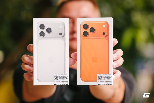 Mở hộp iPhone 17 Pro Max hai màu “hot” nhất hôm nay: Máy chính hãng phiên bản thương mại- Ảnh 1.