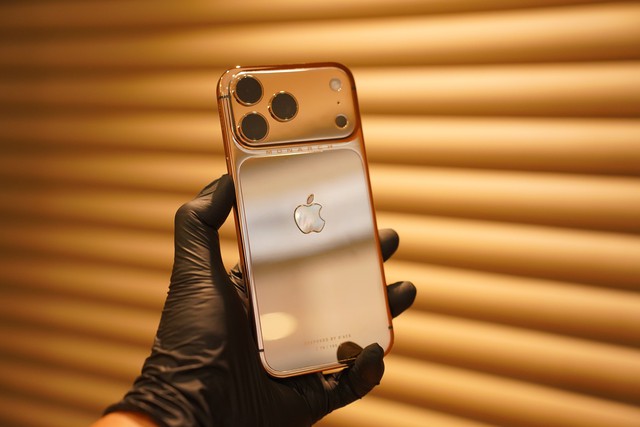 iPhone Air đã có phiên bản giới hạn sau khi mở bán được 1 tuần: Mạ xanh ngọc lục bảo, do nghệ nhân Việt chế tác- Ảnh 9.