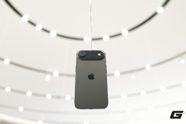 Cận cảnh iPhone Air "siêu mỏng cánh" đến khó tin vừa ra mắt: Apple vừa làm điều mà Samsung và chính iPad Pro cũng phải dè chừng- Ảnh 7.