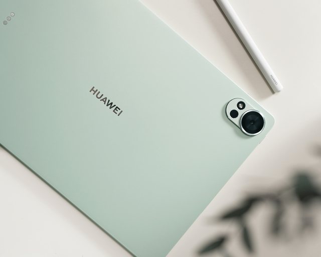 Tablet 12 inch mới của Huawei vừa ra mắt đ&atilde; sale c&ograve;n hơn 11 triệu: M&agrave;n h&igrave;nh xịn như iPad Pro, thiết kế si&ecirc;u mỏng, d&ugrave;ng để học tập vẽ vời th&igrave; "đỉnh ch&oacute;p" - Ảnh 3.