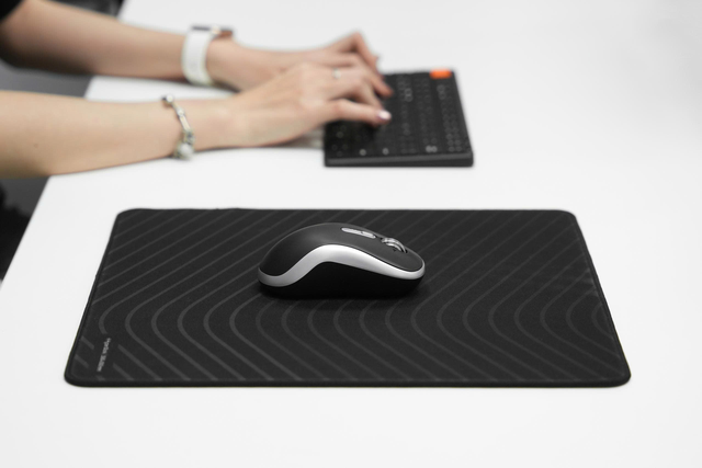 Chuột kh&ocirc;ng d&acirc;y mới "ngon - bổ - rẻ" đ&aacute;ng mua: Thiết kế đẹp, cực nhiều t&iacute;nh năng trong tầm gi&aacute; 500.000 đồng, tặng k&egrave;m cả pad chuột - Ảnh 7.