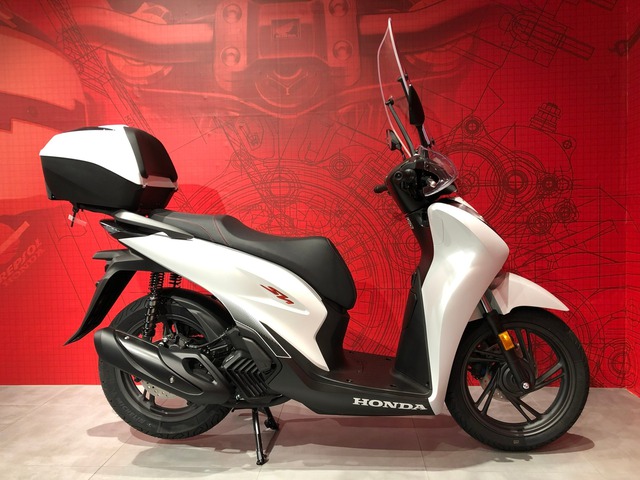 Đu trend 10 năm nhìn lại và đây là 5 mẫu xe máy từng tạo nên cơn địa chấn trên thị trường Việt năm 2016 - Ảnh 2.