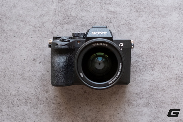 Tr&ecirc;n tay v&agrave; trải nghiệm nhanh Sony A7 V: Khi d&ograve;ng A7 "quốc d&acirc;n" chạm ngưỡng cao cấp - Ảnh 1.