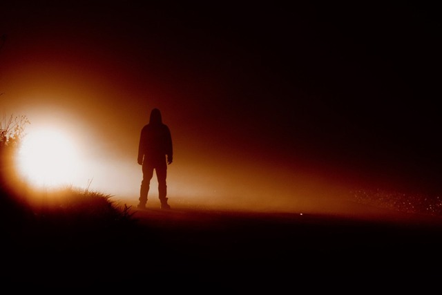 Từ triệu phú công nghệ thành kẻ trắng tay: Bi kịch người đàn ông lang thang sa mạc tìm người ngoài hành tinh vì tin lời AI của Meta - Ảnh 3.