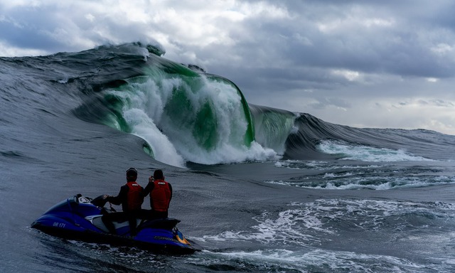 Kỳ quan "con sóng điên rồ nhất thế giới" tại Úc gây bão mạng xã hội vì quá ảo diệu giống hệt sản phẩm AI - Ảnh 3.