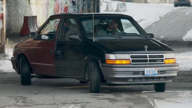 Thợ cơ kh&iacute; Detroit chế tạo chiếc xe minivan hai đầu độc đ&aacute;o từ hai nửa xe cũ chỉ trong ba ng&agrave;y - Ảnh 1.