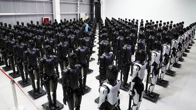 Đội qu&acirc;n tự động h&oacute;a: C&ocirc;ng ty Trung Quốc ra mắt thị trường Mỹ với 3 robot h&igrave;nh người v&agrave; 1 robot ch&oacute; - Ảnh 1.