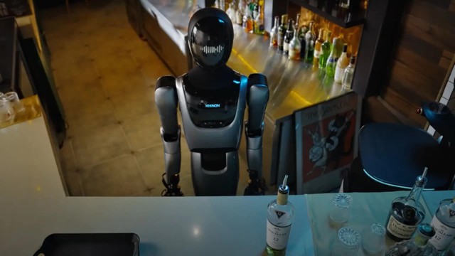 Nhà sản xuất robot Trung Quốc ra mắt quản gia hình người và máy cắt cỏ tự hành tại CES 2026 - Ảnh 3.