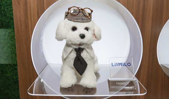 Ecovacs tr&igrave;nh diễn ch&oacute; robot, robot lau k&iacute;nh, cắt cỏ v&agrave; vệ sinh hồ bơi tại CES 2026 - Ảnh 4.