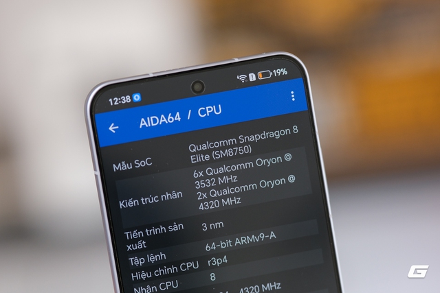 Tr&ecirc;n tay điện thoại pin 10.000mAh - Ảnh 14.