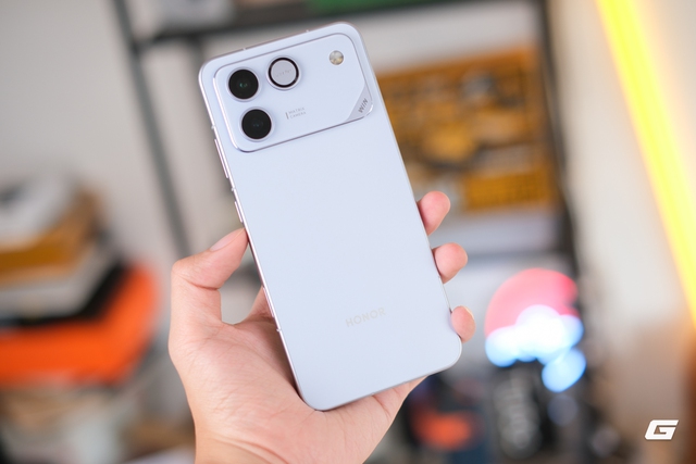 Tr&ecirc;n tay điện thoại pin 10.000mAh - Ảnh 19.