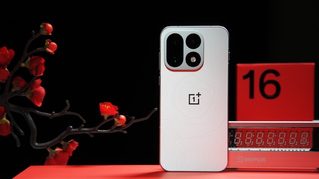 OnePlus 16 ra mắt với pin 9000mAh, m&agrave;n h&igrave;nh 185Hz, camera ch&iacute;nh 200 MP - Ảnh 1.