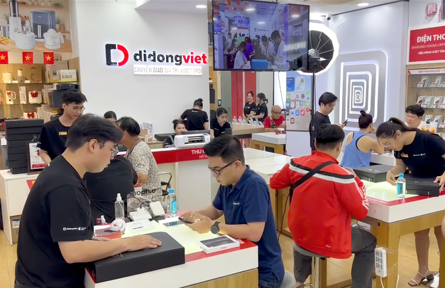 iPhone Duo lên kệ tại Việt Nam: Cháy hàng đợt đầu, giá từ 64,99 triệu đồng - Ảnh 2.