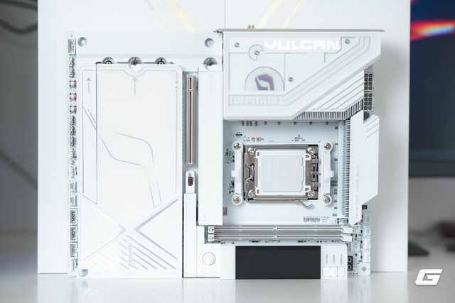 Colorful X870E Vulcan OC V14 bản trắng: Bo mạch chủ ép xung dành cho CPU X3D - Ảnh 1.