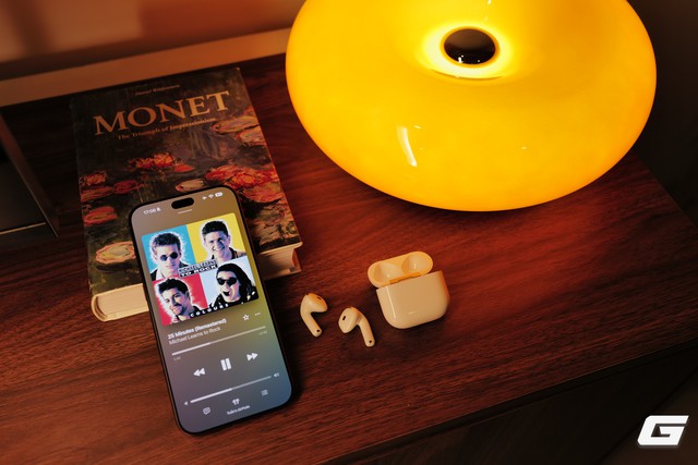 Đeo AirPods 5 ANC suốt ba tuần: Tai nghe mở mà có chống ồn thì đi máy bay, nghe nhạc ra sao? - Ảnh 1.