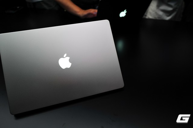 Trải nghiệm nhanh MacBook Pro cảm ứng: M&agrave;n OLED đen s&acirc;u, Dynamic Island l&ecirc;n Mac - Ảnh 7.