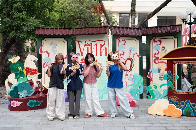 Photobooth Wings Up 2026 đưa tranh Đ&ocirc;ng Hồ v&agrave; Trạng T&yacute; v&agrave;o s&acirc;n trường B&aacute;o - Ảnh 4.