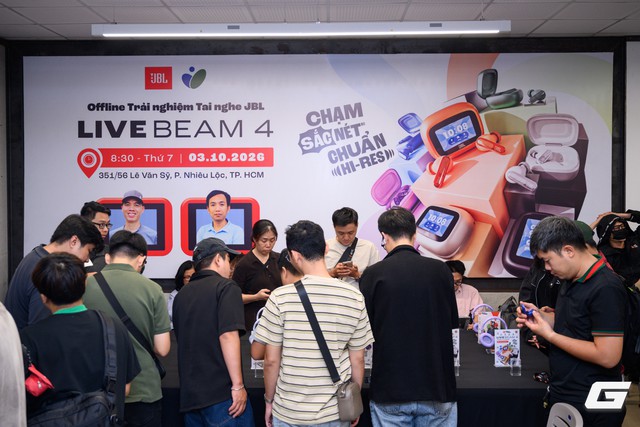 JBL hoàn thiện Live 4 Series tại Việt Nam với Live Beam 4: tai nghe true wireless có màn hình cảm ứng trên hộp sạc - Ảnh 1.